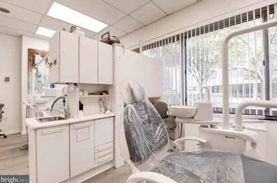 Sunlit operatory with floor-to-ceiling windows